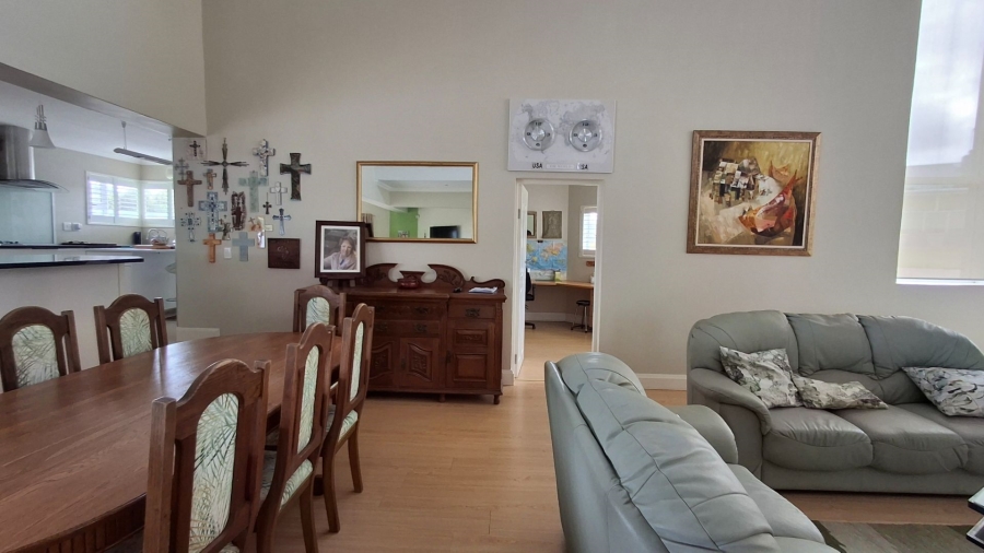 3 Bedroom Property for Sale in Boggomsbaai Western Cape